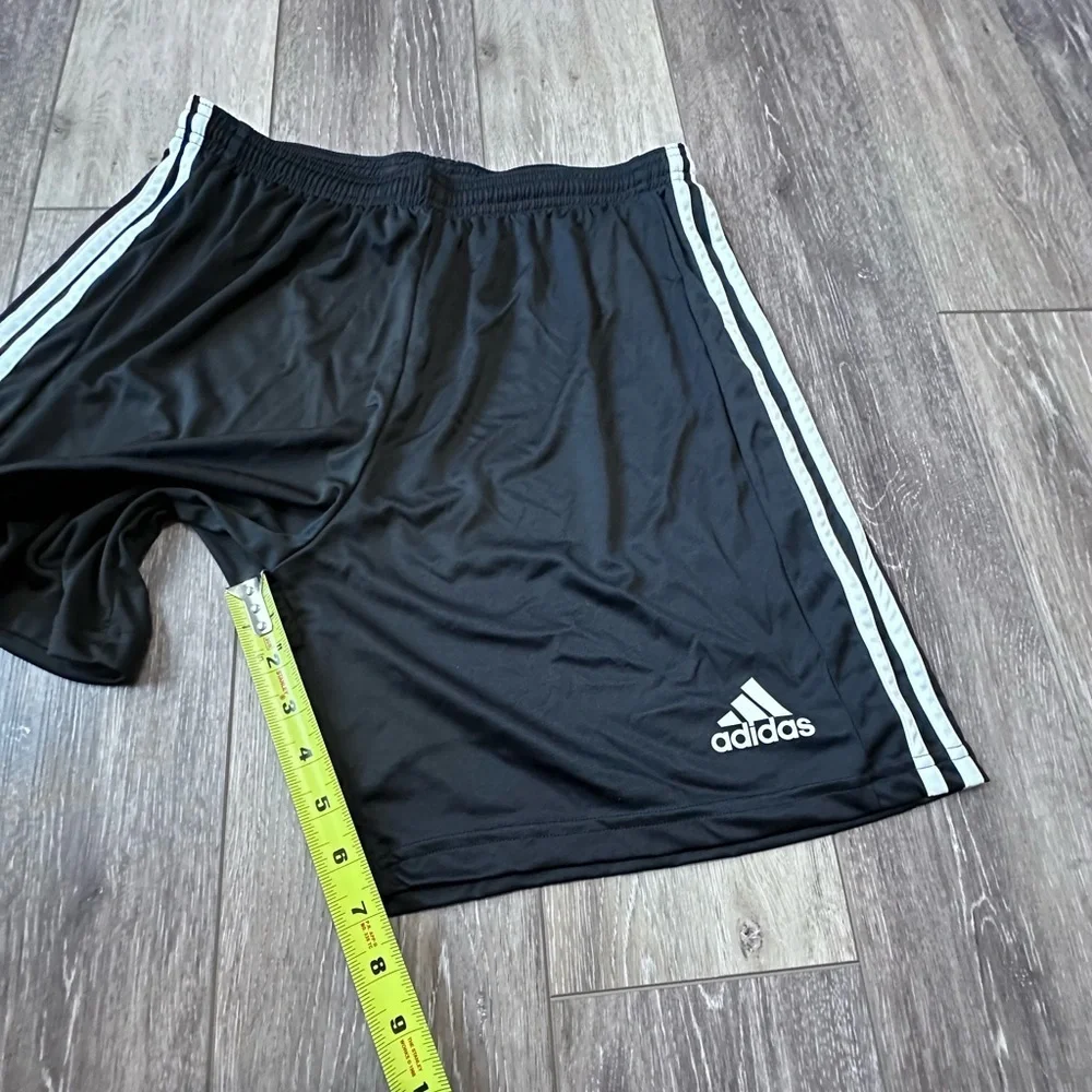 🖤 men’s adidas 2 strap shorts size please check the measurements.